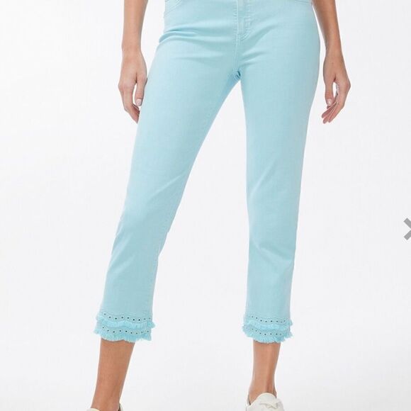 Chicos size 4 so slimming girlfriend slim leg crop pants - Picture 4 of 12